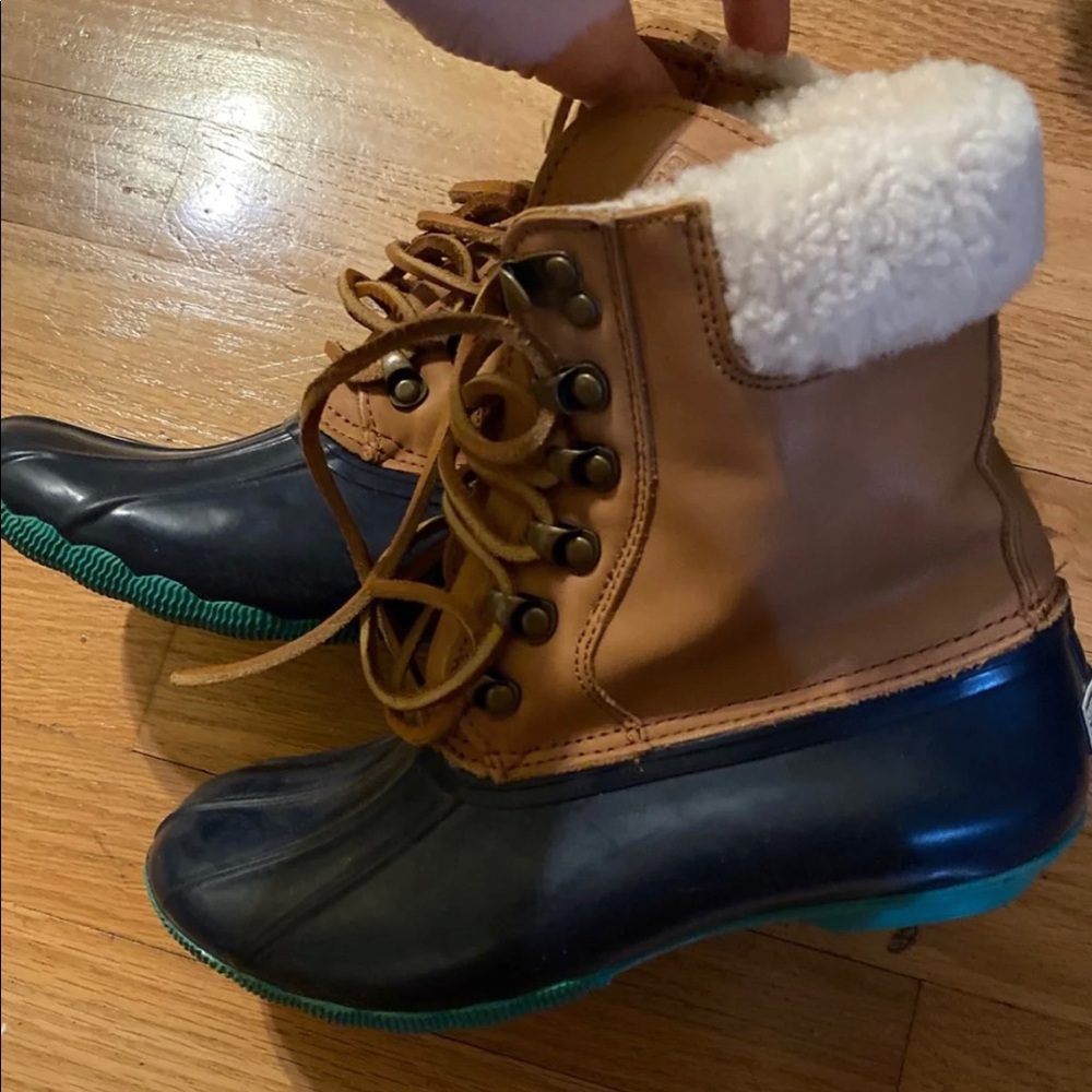 Sperry duck boots size 6